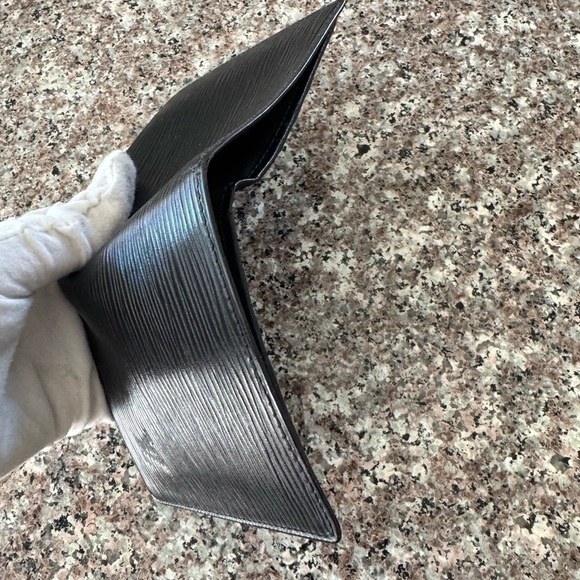 - Louis Vuitton Men's epi Black Wallet good condition - Picture 5 of 11